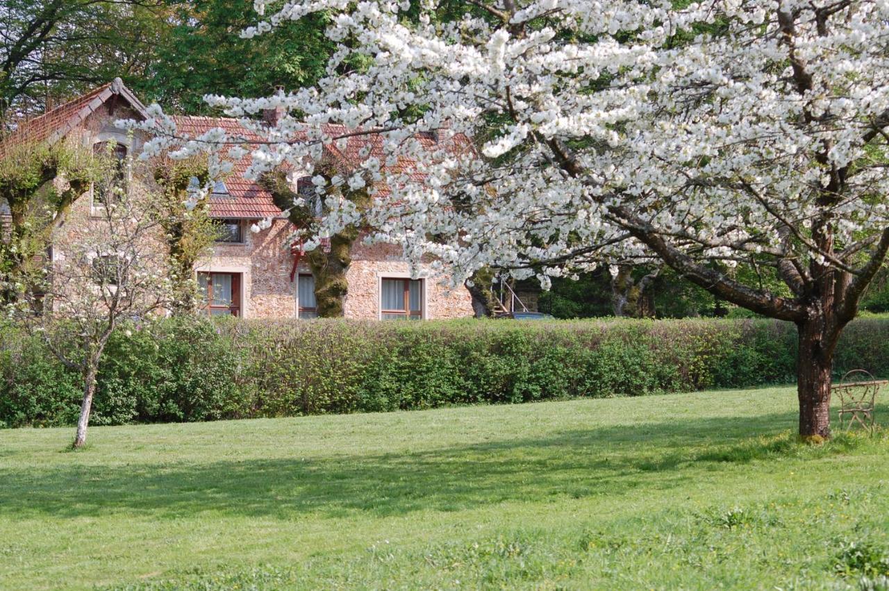 Gite Dans Un Domaine Historique Chevreuse Exterior photo