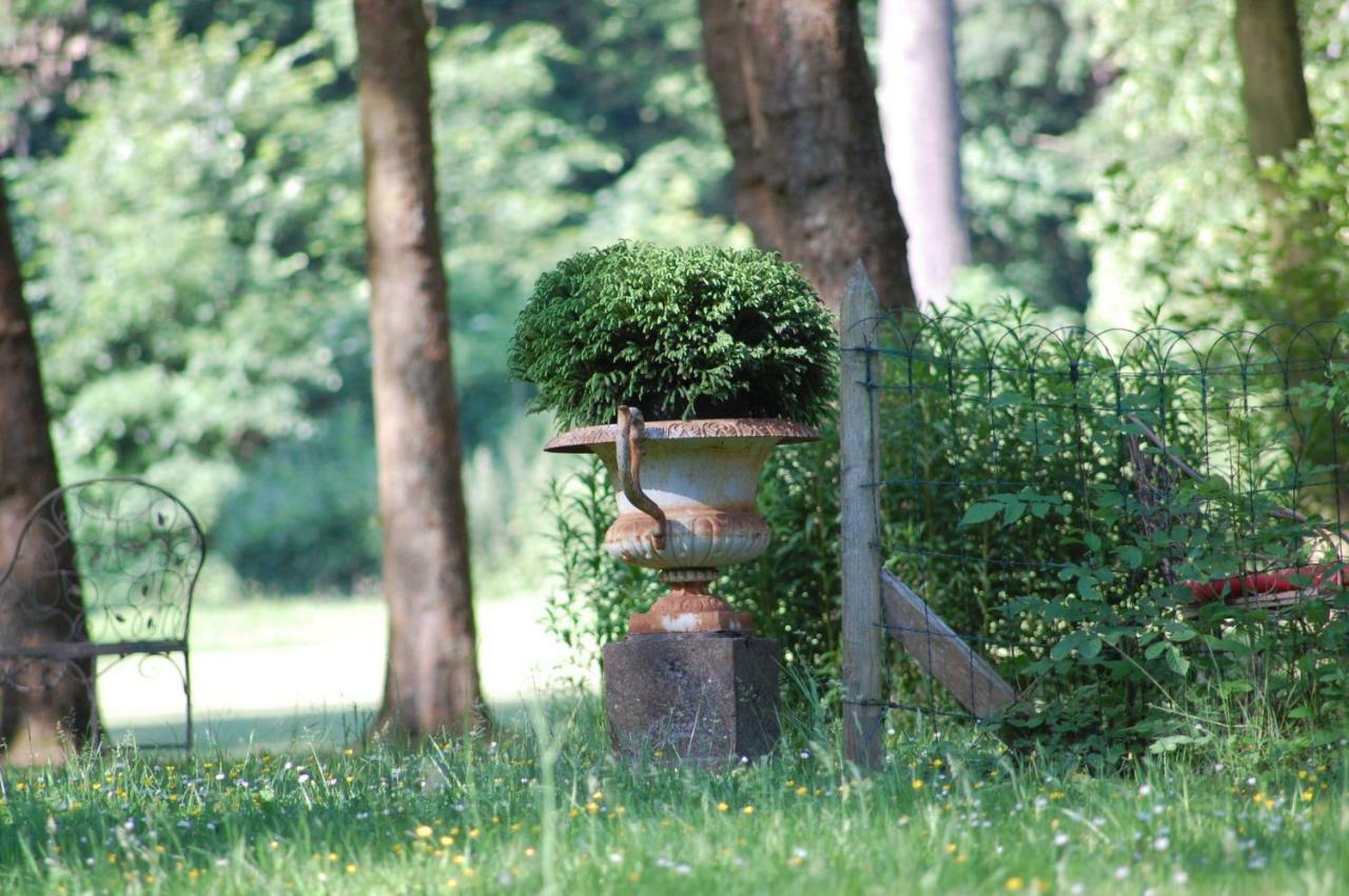 Gite Dans Un Domaine Historique Chevreuse Exterior photo