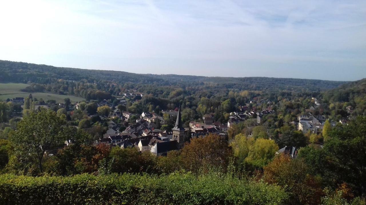 Gite Dans Un Domaine Historique Chevreuse Exterior photo