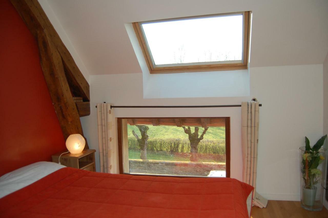 Gite Dans Un Domaine Historique Chevreuse Exterior photo