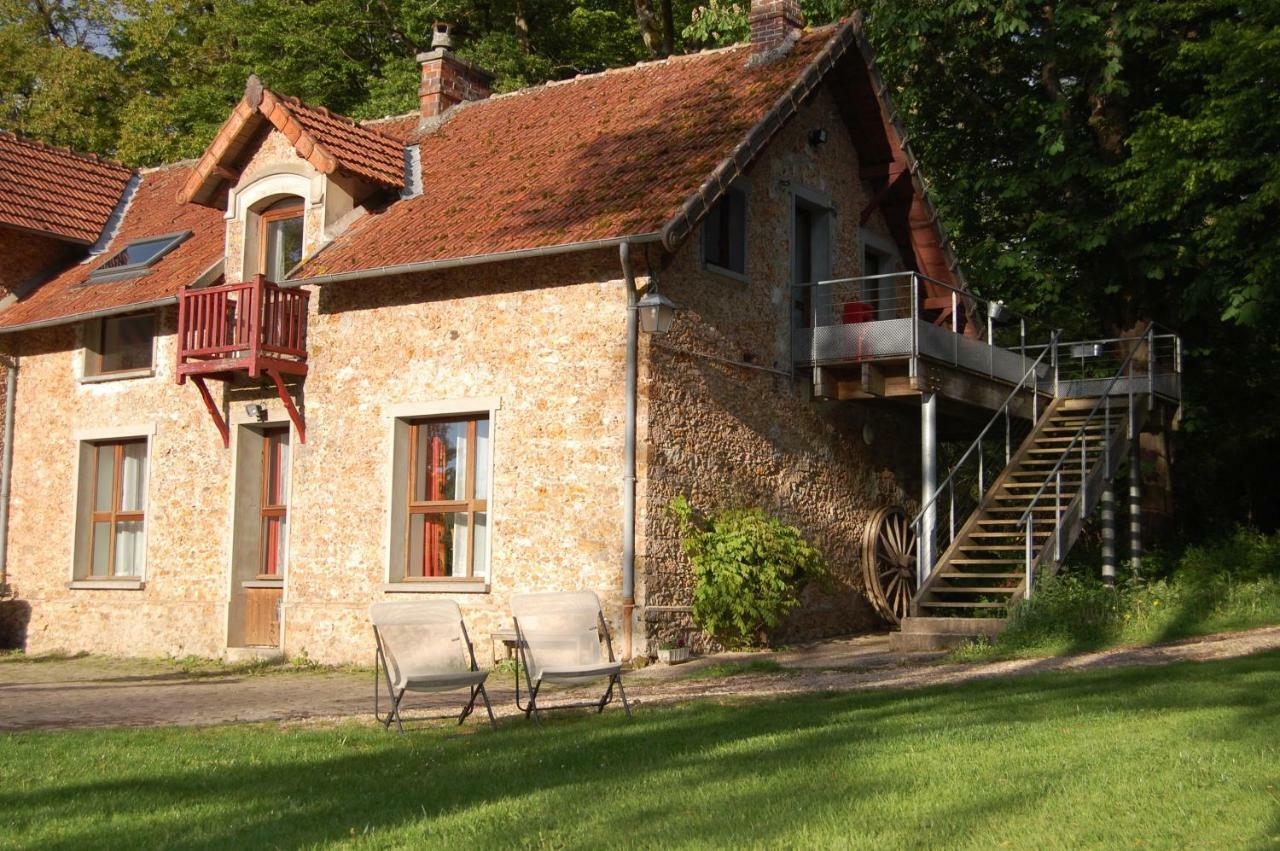 Gite Dans Un Domaine Historique Chevreuse Exterior photo